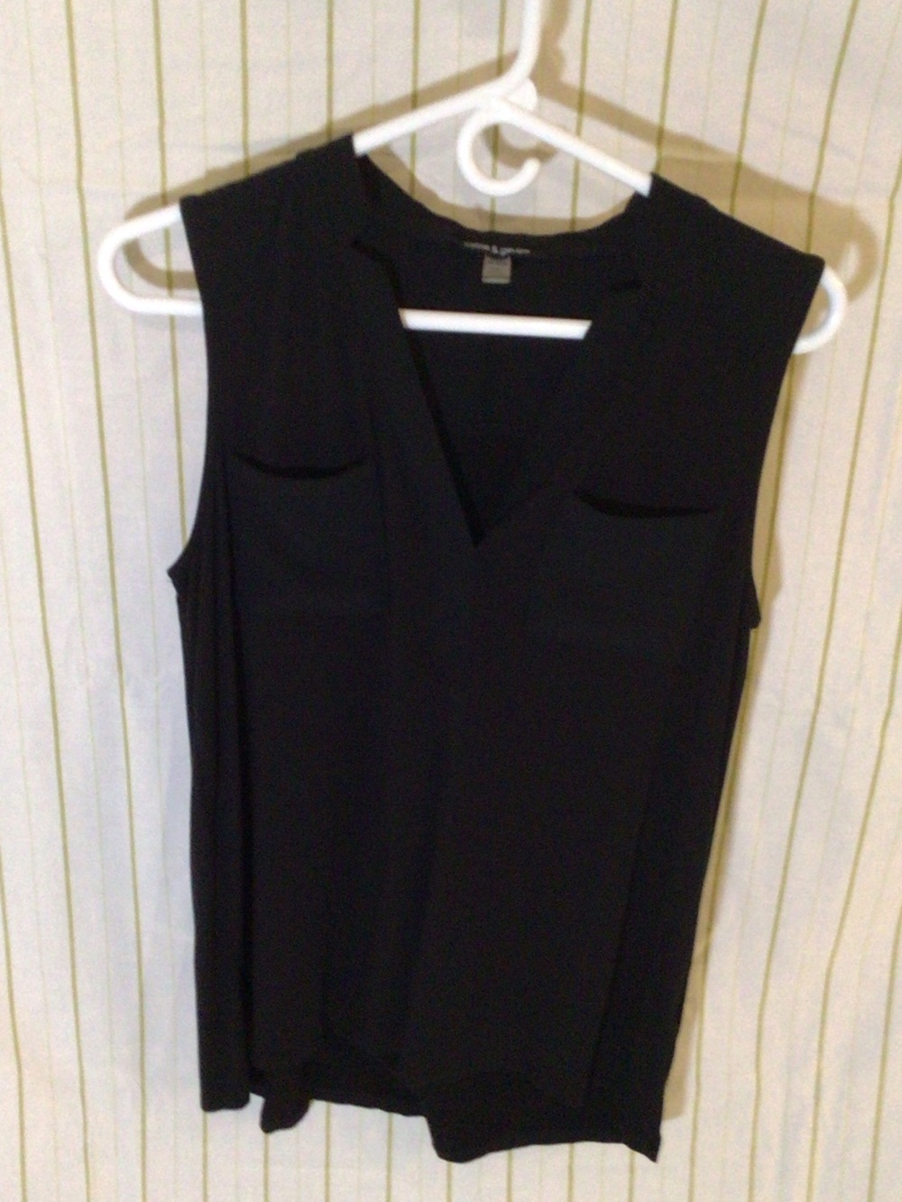 Cable & Gauge Black Sleeveless V-Neck Tank Top